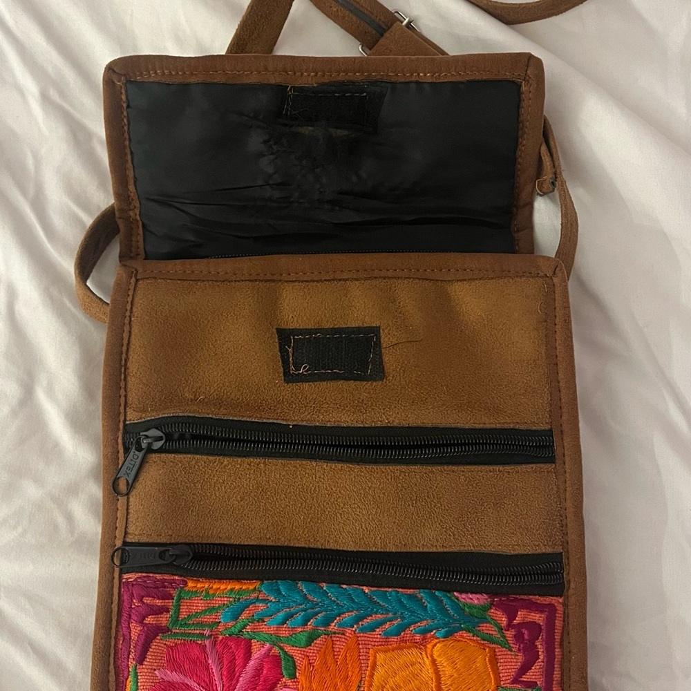 Vintage Style Mexican Floral Embroidered Crossbody Bag - Picture 3 of 5